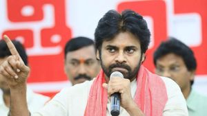 నా వ్యాఖ్యలను వక్రీకరించొద్దు..! దాడులు చేస్తే సహించేది లేదన్న  పవన్ కళ్యాణ్..!! 