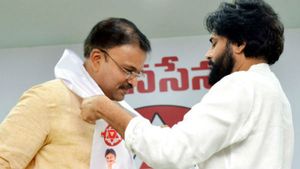  మాజీ జేడీ లక్ష్మీనారాయణ పవన్ పార్టీలో చేరిన కారణం ఇదే  .. గాజువాక వైసీపీ ఎమ్మెల్యే తిప్పల సంచలనం 