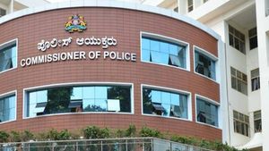 బెంగళూరులో జైన్ మందిరం దగ్గర హిందీ బ్యానర్లు చించేశారని కేసు, కన్నడ లీడర్స్ అరెస్టు!