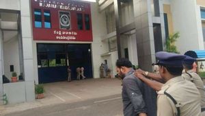 రాజమండ్రి జైలుకు నకిలీ రైతు శేఖర్ చౌదరి: మొన్న..నిన్న..చివరికి నేడు ఇలా!