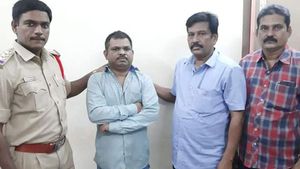 రోజా సహా వైసీపీ మహిళా ఎమ్మెల్యేలపై అసభ్య కామెంట్స్ పోస్ట్ చేసిన వ్యక్తి అరెస్టు!