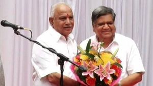 రివర్స్ గేర్: నాడు ముఖ్యమంత్రి, నేడు మంత్రి, వినడానికే విడ్డూరంగా ఉంది, అక్కడే సాధ్యం ! 