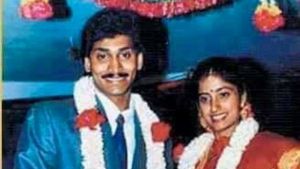 జగనన్నకు.. వదినమ్మకు షర్మిళ గ్రీటింగ్స్ : ఫొటోలను షేర్ చేస్తూ : వైరల్ గా మారిన పోస్టింగ్ ..!! 