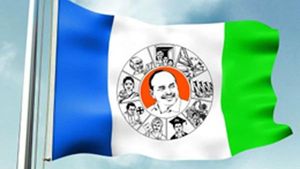 వైసీపీ జెండా పోల్ కు కరెంట్ .. షాక్ తో ముగ్గురు విద్యార్థులు  మృతి 