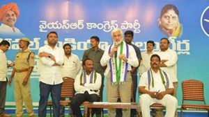 సాయి రెడ్డికి షాకిచ్చిన వైసీపీ సోషల్ మీడియా: ఐడీ కార్డులు, ప్రశంసాపత్రాలతో కడుపు నిండదంటూ అసహనం