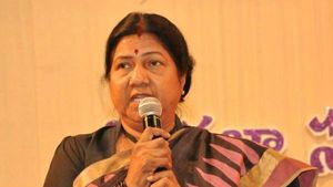 మహిళా ఎస్సై పై నన్నపునేని అనుచిత వ్యాఖ్యలు .. విధుల నుండి వెళ్ళిపోయిన మహిళా ఎస్సై 