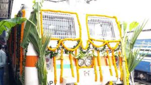 విశాఖ టు విజయవాడ.. డబుల్ డెక్కర్ రైలు ప్రారంభం.. టికెట్ ధర ఎంతంటే..!