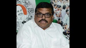 బొత్సా మరో సంచలనం : రాజధాని పైన తప్పకుండా నిర్ణయం తీసుకుంటాం :పవన్ పైనా..!!