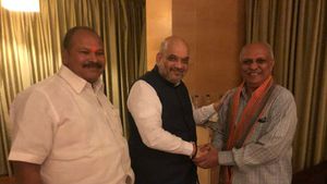 టీడీపీ అజెండాను బీజేపీ మోస్తోంది..నిర్వీర్యం కావడం తథ్యం?: ఐవైఆర్