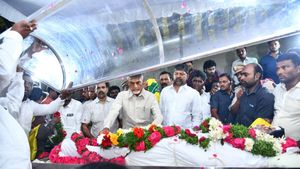 బాబు దూరం పెట్టారు: కోడెల మరణంపై తెలంగాణ అసెంబ్లీ అవరణలో వైసీపీ ఎమ్మెల్యే, కేటీఆర్‌తో భేటీ