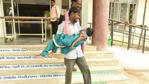 బంగారు తెలంగాణ ఇదేనా?: అంబులెన్స్ రాక కూతురు శవాన్ని చేతులపై మోసుకెళ్లిన తండ్రి