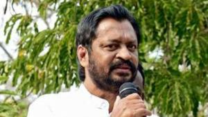 బోటు బయటకు తియ్యలేని జగన్ సీఎంగా రాజీనామా చెయ్యాలంటున్న మాజీ మంత్రి హర్షకుమార్ 