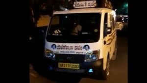 వీడియో: శ్రీశైలంలో అన్యమత ప్రచారం?: వాహనంపై వైఎస్ జగన్ ఫొటో