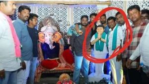  వినాయక మండపంలో టీఆర్ఎస్ ఎమ్మెల్యే  విగ్రహం .. మరో వివాదంలో గులాబీ పార్టీ 