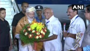 చారిత్రక ఘట్టానికి ప్రధాన సాక్షి: బెంగళూరుకు చేరుకున్న ప్రధాని మోడీ