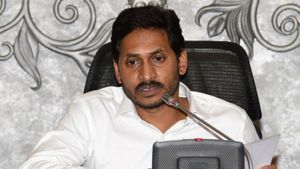 ప్రతి మండలానికి ప్రభుత్వ జూనియర్ కాలేజ్ : అధికారులను ఆదేశించిన సీఎం జగన్ 
