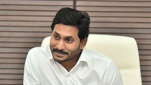 జగన్ మరో కీలక నిర్ణయం: రూ.1000 కోట్లు విలువ చేసే ఆ పనులకు బ్రేక్