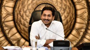 జగన్ హయాంలో తొలి సీబీఐ విచారణ : నవయుగ నుండి అడ్వాన్స్ రికవరీ : కేబినెట్ లో కీలక నిర్ణయం..!!