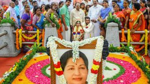 జయలలిత సమాధే కళ్యాణ వేదికగా జరిగిన పెళ్లి .. అన్నాడీఎంకే నేతకున్న అభిమానమది 