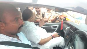 ఏపీ బీజేపీ రాష్ట్రాధ్యక్షుడు కన్నా అరెస్ట్ ..  ఇది ప్రజాస్వామ్యమా .. జగన్ సర్కార్ పై కన్నా ఫైర్ 