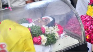 విషాద ఛాయల్లో నరసరావుపేట: స్వచ్ఛంద బంద్: తెరచుకోని షాపులు.. విద్యాసంస్థలు!