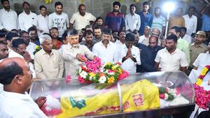 కోడెల మృతిపై సీబీఐ విచారణ జరపాలి : 43వేల కోట్లు దోచుకుని కేసులు పెడతారా: చంద్రబాబు ఫైర్..!!