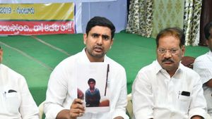 టీడీపీ కార్యకర్తలపై వైసీపీ మృగాల 500వ దాడి ... జగన్100 రోజుల పాలనకు అంకింతం చేశారన్న లోకేష్ 