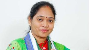 అది నచ్చడం లేదు, అందుకే పెయిడ్ ఆర్టిస్టులతో శిబిరాలు: చంద్రబాబుపై సుచరిత ఫైర్