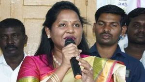 జాతీయ మహిళా కమీషన్ ను ఆశ్రయించిన ఎమ్మెల్యే శ్రీదేవి .. డీజీపీకి నోటీసులు జారీ చేసిన కమీషన్ 