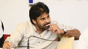 పవన్ కళ్యాణ్ కు అస్వస్థత: తిరగబెట్టిన సమస్య!