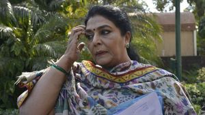  కోర్టు మొట్టికాయలు పడితే తప్ప.. న్యాయస్థానం మెట్లెక్కని రేణుకాచౌదరి