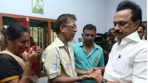 తన కూతురు మృతే చివరిది కావాలి: స్టాలిన్‌తో శుభశ్రీ తల్లిదండ్రులు