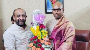 కారు టైరుకు గులాబీ ముల్లు.. టీఆర్ఎస్‌కు మరో షాక్.. ఆ ఎమ్మెల్యే అటు వైపుగా..!