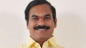 15న వైసీపీలోకి తోట త్రిమూర్తులు: జగన్ ఇచ్చిన ఆఫర్ ఇదే: అయ్యన్న సోదరుడు సైతం..!!