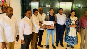 రామప్ప ఆలయానికి ప్రపంచ వారసత్వ గుర్తింపు ఇవ్వండి.. యునెస్కో ప్రతినిధులకు ఎమ్మెల్సీ వినతి