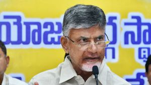 డీజీపీ వ్యాఖ్యలపై బాబు అసహనం ... ప్రాణాలు పోతుంటే మాది మీడియా షో అంటారా?  