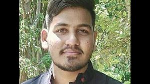 ట్విస్ట్: తండ్రికి అవమానం, బెంగళూరులో ఆంధ్రా విద్యార్థి ఆత్మహత్య, రూ. 14 లక్షల జీతం ! 