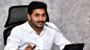 నిరుద్యోగులకు సీఎం జగన్ గుడ్ న్యూస్  .. స్కిల్ డెవలప్మెంట్ సమీక్షలో కీలక నిర్ణయం 