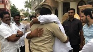 తనపై భౌతిక దాడి చేసిన ఎస్సైని ఆలింగనం చేసుకున్న వైసీపీ ఎమ్మెల్యే