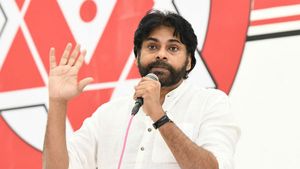 జగన్‌కు సీబీఐ కేసుల భయం, ఢిల్లీలో అందుకే రాజీ..: పవన్ కళ్యాణ్ సంచలన ఆరోపణలు