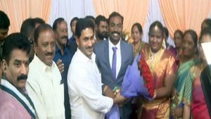 ఘనంగా వైసీపీ ఎంపీ మాధవి రిసెప్షన్‌: హాజరైన సీఎం వైఎస్ జగన్