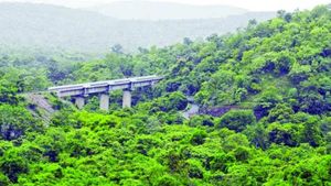  నల్లమలలో మళ్ళీ టెన్షన్ ... ఆ గ్రామాల్లో జెట్ విమానం చక్కర్లు కొట్టటమే రీజన్ 