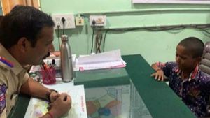 కన్నతండ్రిపై పోలీసులకు 8 ఏళ్ల బాలుడి ఫిర్యాదు.. ఇంతకు ఏం జరిగిందంటే..!