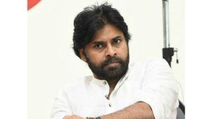 జనసేనకు మరో నేత గుడ్ బై ... పవన్ కు షాక్  ఇచ్చి బీజేపీలో చేరిక 