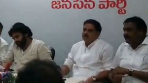 చీరె పెట్టి, బొట్టు పెట్టి పిలవాలా?: పవన్ సమక్షంలో ఎమ్మెల్యే రాపాకకు అవమానం