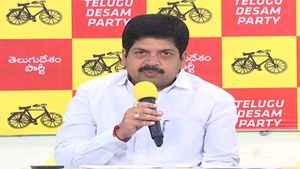 జే-ట్యాక్స్ కోసమే మద్య విధానం: రేట్లు పెంచడానికి ముడుపులు..కేసీఆర్ సలహాలతో పాలన: టీడీపీ ఫైర్