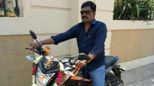 ఉరేసుకుని ఆత్మహత్య చేసుకున్న మరో ఆర్టీసి కార్మికుడు .. ఆత్మహత్యల బాటలో ఆర్టీసీ కార్మికులు?