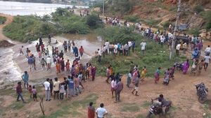 కరవు సీమలో జల హోరు: పదుల సంఖ్యలో జలపాతాలు..పోటెత్తుతున్న పర్యాటకులు!
