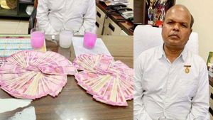  3 లక్షలు తీసుకుంటూ అడ్డంగా దొరికాడు.. ఏసీబీ వలలో లంచావతారం..!