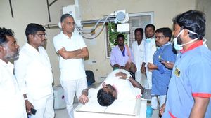 సిద్దిపేటలో అపశృతి.. పిడుగుపాటుతో ఇద్దరు మృతి.. హరీశ్ రావు సాయం